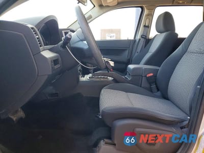 Zdjęcie 7 z 13 samochodu: 2008 JEEP GRAND CHEROKEE LAREDO VIN:1J8HS48N18C170858 - miniatura