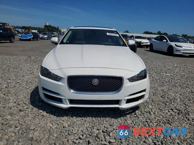 Piąte zdjęcie samochodu w środku: 2017 JAGUAR XE VIN:SAJAR4BG4HA973613 - miniatura
