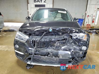 Piąte zdjęcie samochodu w środku: 2018 BMW X1 XDRIVE28I VIN:WBXHT3C38J3H33694 - miniatura