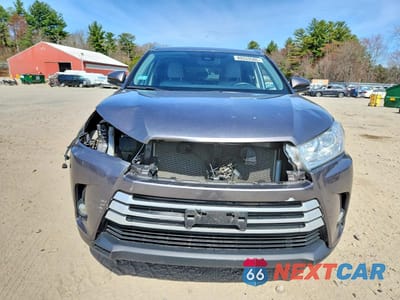 Piąte zdjęcie samochodu w środku: 2019 TOYOTA HIGHLANDER XLE VIN:5TDJZRFH1KS615703 - miniatura
