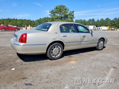 Trzecie zdjęcie samochodu z tyłu: 2008 LINCOLN TOWN CAR SIGNATURE LIMITED VIN:2LNHM82W38X658766 - miniatura