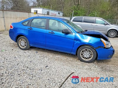 Czwarte zdjęcie samochodu z boku: 2010 FORD FOCUS SE VIN:1FAHP3FN8AW215195 - miniatura