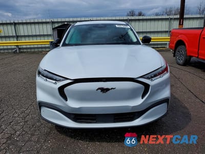 Piąte zdjęcie samochodu w środku: 2023 FORD MUSTANG MACH-E SELECT VIN:3FMTK1R48PMA60677 - miniatura
