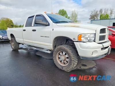 Czwarte zdjęcie samochodu z boku: 2004 DODGE RAM 3500 ST VIN:3D3LU38C94G196028 - miniatura