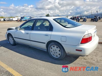 Drugie zdjęcie samochodu z przodu: 1996 HONDA ACCORD LX VIN:1HGCD5636TA213681 - miniatura