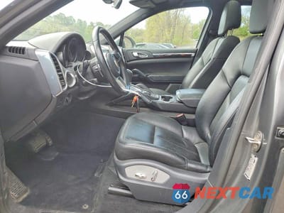Zdjęcie 7 z 13 samochodu: 2018 PORSCHE CAYENNE VIN:WP1AA2A25JKA04739 - miniatura