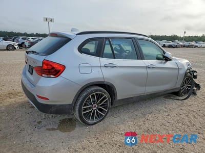Trzecie zdjęcie samochodu z tyłu: 2013 BMW X1 XDRIVE28I VIN:WBAVL1C54DVR81773 - miniatura