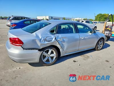Trzecie zdjęcie samochodu z tyłu: 2013 VOLKSWAGEN PASSAT SE VIN:1VWBH7A31DC129241 - miniatura