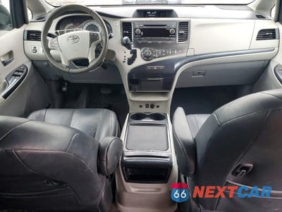 Zdjęcie 8 z 13 samochodu: 2012 TOYOTA SIENNA SPORT VIN:5TDXK3DC5CS240144 - miniatura