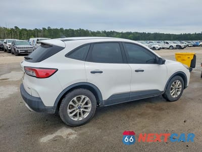 Trzecie zdjęcie samochodu z tyłu: 2020 FORD ESCAPE S VIN:1FMCU0F61LUC42950 - miniatura