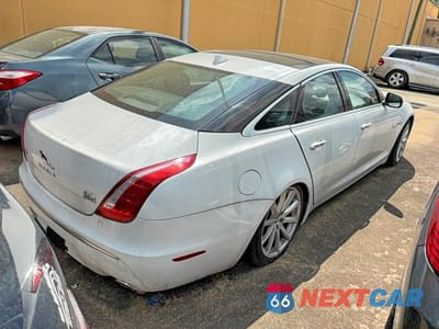 Czwarte zdjęcie samochodu z boku: 2013 JAGUAR XJ VIN:SAJWJ1CD7D8V49599 - miniatura