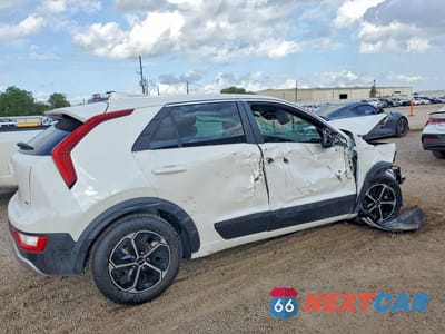 Trzecie zdjęcie samochodu z tyłu: 2026 KIA NIRO LX VIN:KNDCP3LE9T5347707 - miniatura