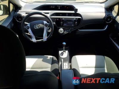 Zdjęcie 8 z 12 samochodu: 2016 TOYOTA PRIUS C TWO VIN:JTDKDTB33G1117324 - miniatura