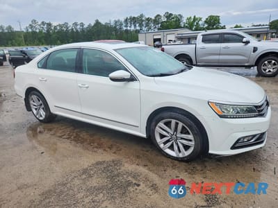 Czwarte zdjęcie samochodu z boku: 2017 VOLKSWAGEN PASSAT SE VIN:1VWGT7A38HC058081 - miniatura