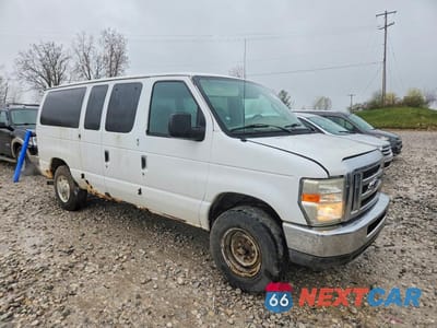 Czwarte zdjęcie samochodu z boku: 2008 FORD ECONOLINE E350 SUPER DUTY WAGON VIN:1FBNE31L48DB00547 - miniatura