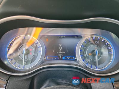 Zdjęcie 9 z 13 samochodu: 2019 CHRYSLER 300 LIMITED VIN:2C3CCAEG7KH568541 - miniatura