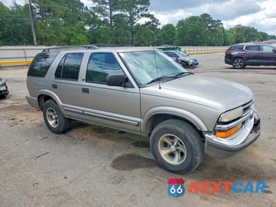 Czwarte zdjęcie samochodu z boku: 2001 CHEVROLET BLAZER VIN:1GNCS13W812184386 - miniatura