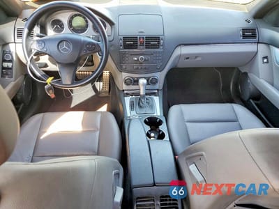 Zdjęcie 8 z 12 samochodu: 2008 MERCEDES-BENZ C 300 VIN:WDDGF54XX8F067091 - miniatura