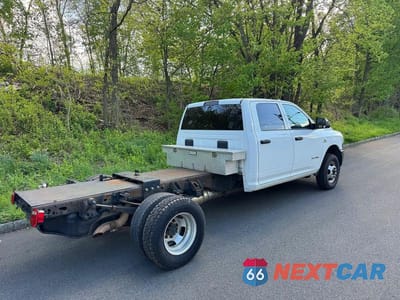 Czwarte zdjęcie samochodu z boku: 2022 RAM 3500 VIN:3C7WRSCL9NG227033 - miniatura