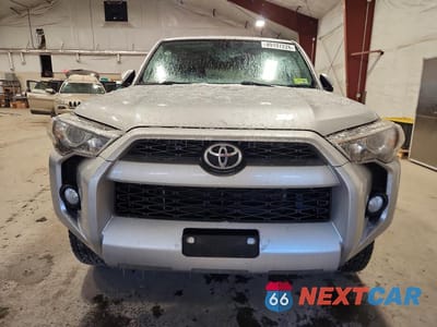 Piąte zdjęcie samochodu w środku: 2016 TOYOTA 4RUNNER SR5 VIN:JTEBU5JR4G5350652 - miniatura