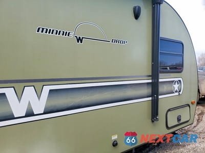 Piąte zdjęcie samochodu w środku: 2018 WINNEBAGO MINI DROP CAMPER VIN:54CTW1G13J3039620 - miniatura