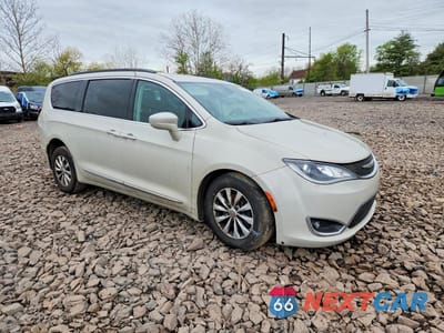 Czwarte zdjęcie samochodu z boku: 2017 CHRYSLER PACIFICA TOURING L VIN:2C4RC1BG6HR739745 - miniatura