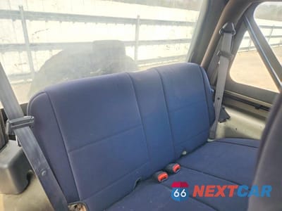 Zdjęcie 10 z 11 samochodu: 2003 JEEP WRANGLER / TJ SE VIN:1J4FA29123P356888 - miniatura