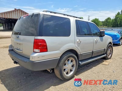Trzecie zdjęcie samochodu z tyłu: 2005 FORD EXPEDITION XLT VIN:1FMPU16575LA81740 - miniatura