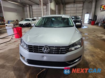 Piąte zdjęcie samochodu w środku: 2015 VOLKSWAGEN PASSAT SE VIN:1VWBV7A34FC058869 - miniatura