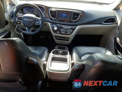Zdjęcie 8 z 13 samochodu: 2018 CHRYSLER PACIFICA TOURING L VIN:2C4RC1BG5JR127378 - miniatura