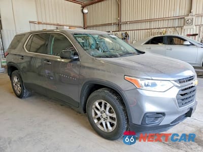 Czwarte zdjęcie samochodu z boku: 2020 CHEVROLET TRAVERSE LS VIN:1GNERFKW8LJ185968 - miniatura