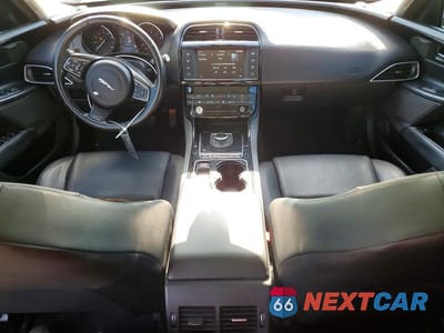 Zdjęcie 8 z 12 samochodu: 2017 JAGUAR XE PREMIUM VIN:SAJAD4BG8HA969112 - miniatura