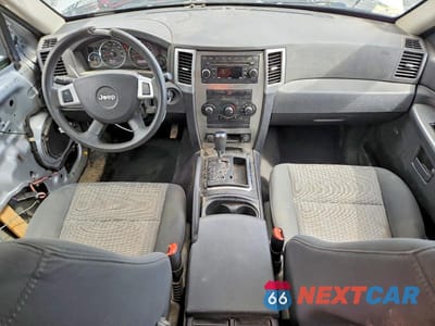 Zdjęcie 8 z 12 samochodu: 2008 JEEP GRAND CHEROKEE LAREDO VIN:1J8GR48K78C147808 - miniatura