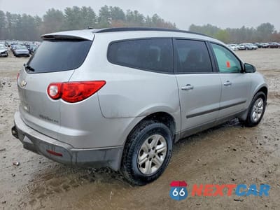 Trzecie zdjęcie samochodu z tyłu: 2012 CHEVROLET TRAVERSE LS VIN:1GNKRFED1CJ210061 - miniatura