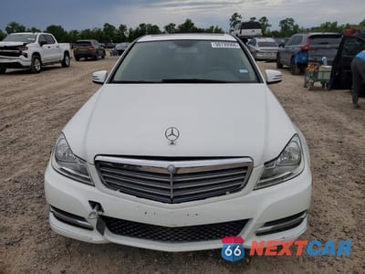 Piąte zdjęcie samochodu w środku: 2013 MERCEDES-BENZ C 250 VIN:WDDGF4HB7DR252264 - miniatura