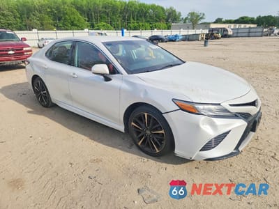 Czwarte zdjęcie samochodu z boku: 2019 TOYOTA CAMRY XSE VIN:4T1B61HK5KU722624 - miniatura