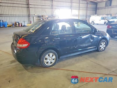 Trzecie zdjęcie samochodu z tyłu: 2011 NISSAN VERSA 1.6 BASE VIN:3N1CC1AP2BL413603 - miniatura