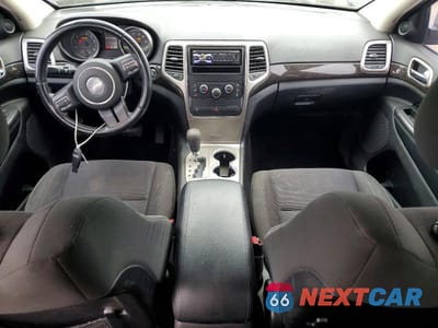 Zdjęcie 8 z 13 samochodu: 2012 JEEP GRAND CHEROKEE LAREDO VIN:1C4RJFAG5CC221485 - miniatura