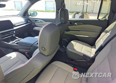 Piąte zdjęcie samochodu w środku: 2026 CHEVROLET TRAVERSE LT VIN:1GNERGKSXTJ216012 - miniatura
