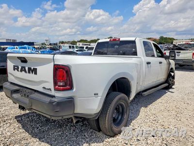 Trzecie zdjęcie samochodu z tyłu: 2026 RAM 3500 TRADESMAN VIN:3C63RRGL3TG251058 - miniatura