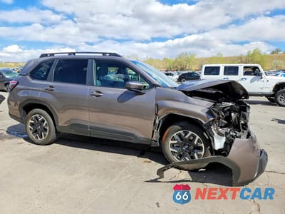 Czwarte zdjęcie samochodu z boku: 2025 SUBARU FORESTER PREMIUM VIN:JF2SLDDC4SH615796 - miniatura