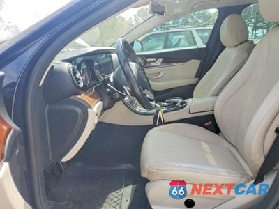 Zdjęcie 7 z 12 samochodu: 2017 MERCEDES-BENZ E 300 4MATIC VIN:WDDZF4KB2HA174613 - miniatura