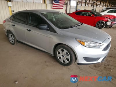 Czwarte zdjęcie samochodu z boku: 2018 FORD FOCUS S VIN:1FADP3E26JL278934 - miniatura