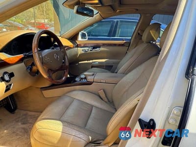 Piąte zdjęcie samochodu w środku: 2011 MERCEDES-BENZ S 550 VIN:WDDNG7BB2BA387601 - miniatura