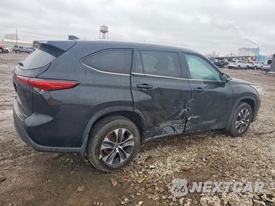 Trzecie zdjęcie samochodu z tyłu: 2021 TOYOTA HIGHLANDER XLE VIN:5TDGZRBH6MS543349 - miniatura