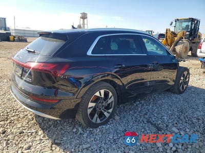 Trzecie zdjęcie samochodu z tyłu: 2022 AUDI E-TRON PREMIUM PLUS VIN:WA1LABGE0NB011156 - miniatura