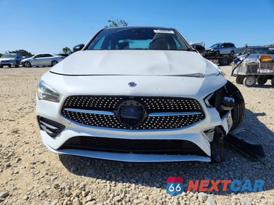 Piąte zdjęcie samochodu w środku: 2022 MERCEDES-BENZ CLA 250 VIN:W1K5J4GB2NN250812 - miniatura