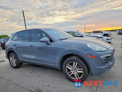 Czwarte zdjęcie samochodu z boku: 2017 PORSCHE CAYENNE VIN:WP1AA2A22HKA89551 - miniatura