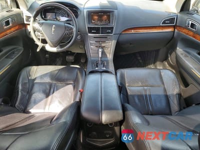 Zdjęcie 8 z 13 samochodu: 2013 LINCOLN MKT VIN:2LMHJ5FK8DBL54018 - miniatura