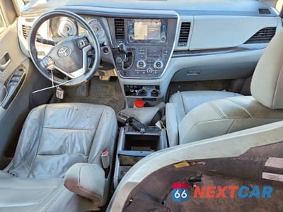 Zdjęcie 8 z 12 samochodu: 2016 TOYOTA SIENNA XLE 8-PASSENGER VIN:5TDYK3DC6GS743062 - miniatura